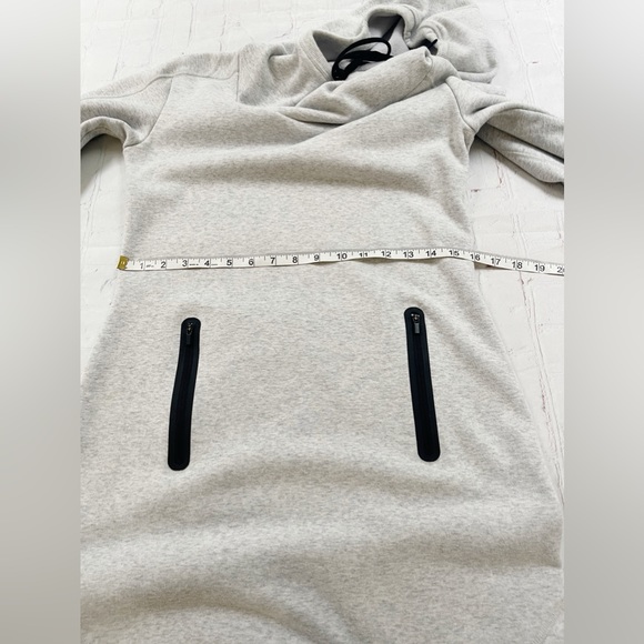 Athleta cozy karma light grey athleisure dress with thumb holes women’s XS - Picture 6 of 10
